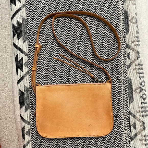 Madewell Handbags - The Madewell Simple Crossbody Bag